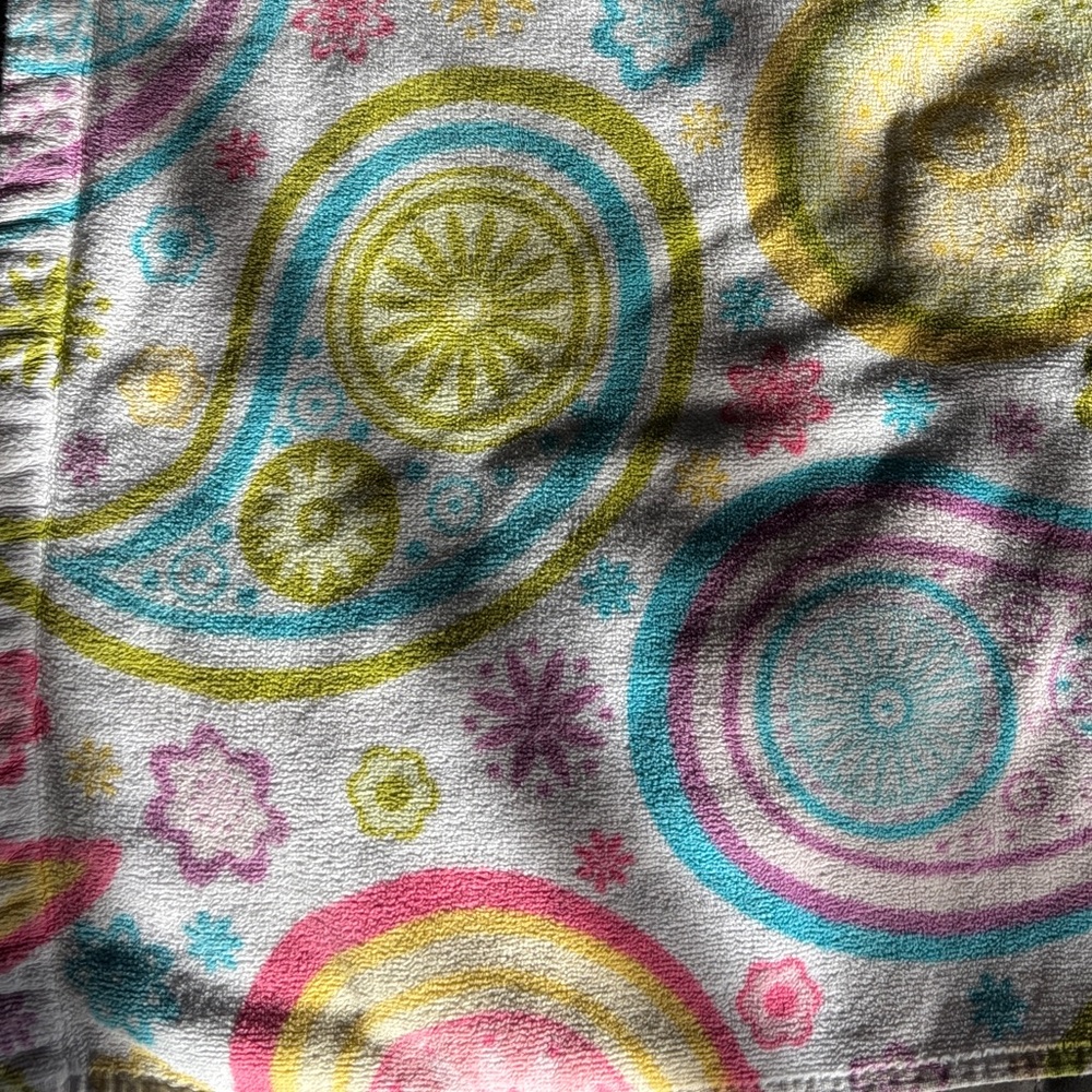 Colorful Floral and Paisley Towels - Picture 3 of 8